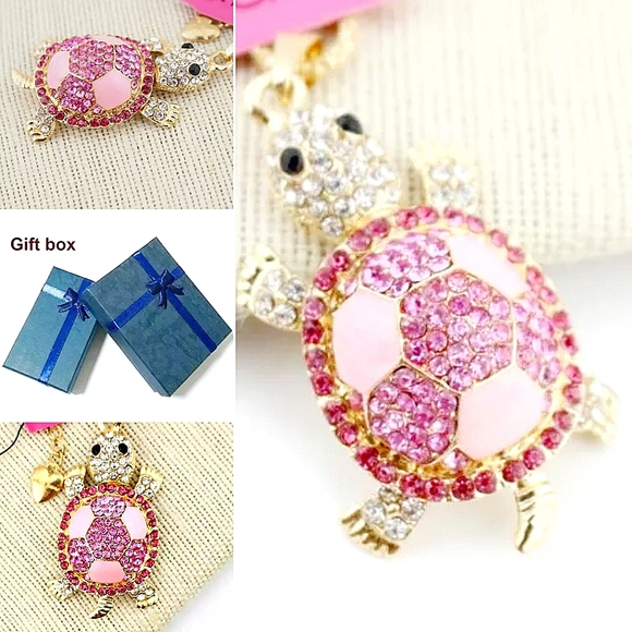 Gold pink and white crystal sea turtle pendent necklace (movable limbs) - Picture 1 of 10